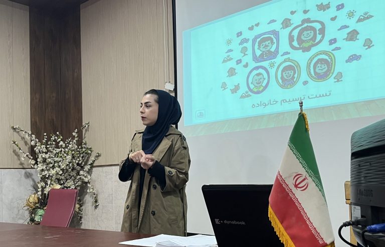 برگزاری کارگاه تفسیر نقاشی خانواده کودک